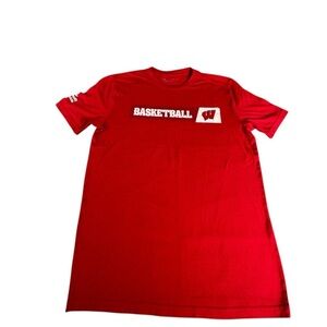 Under Armour Wisconsin Basketball Shirt Mens Small Red UA Team Tee Loose Fit